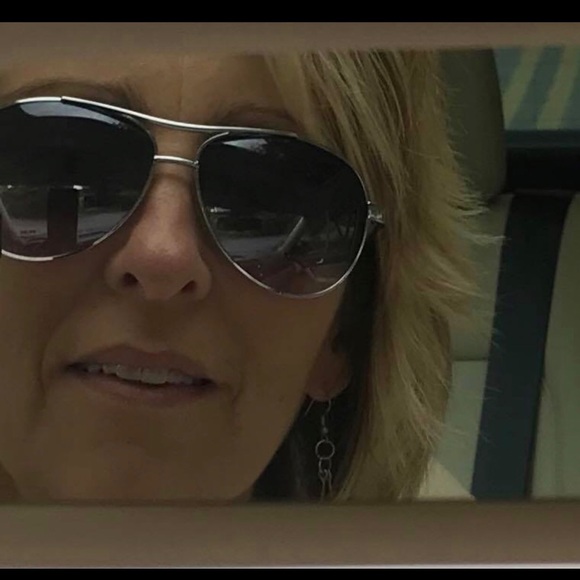 Meet your Posher, Jennifer - Picture 1 of 1